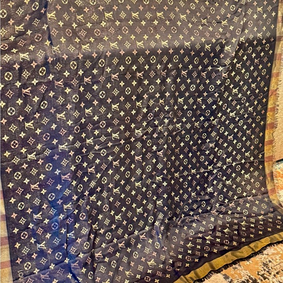 LV Monogram So Shine Silk/GoldenScarf/Shawl 100%Authentic Box included - Picture 10 of 14